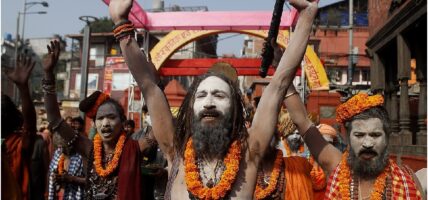 पशुपतिनाथमा बाबाहरूको बहुरङ्गी रूप हेर्नेको घुइँचो