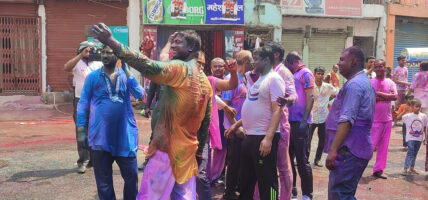 सडकमा होली नखेल्न काठमाडौं प्रहरीले गर्यो सर्वसाधारणलाई अनुरोध