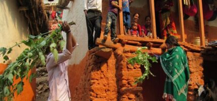 सुदूरपश्चिममा आज बिसु पर्व, एकआपसमा सिस्नो लगाएर मनाइँदै