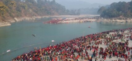 माघे सङ्क्रान्तिमा देवघाटमा स्नान गर्ने भक्तजनको घुइँचो