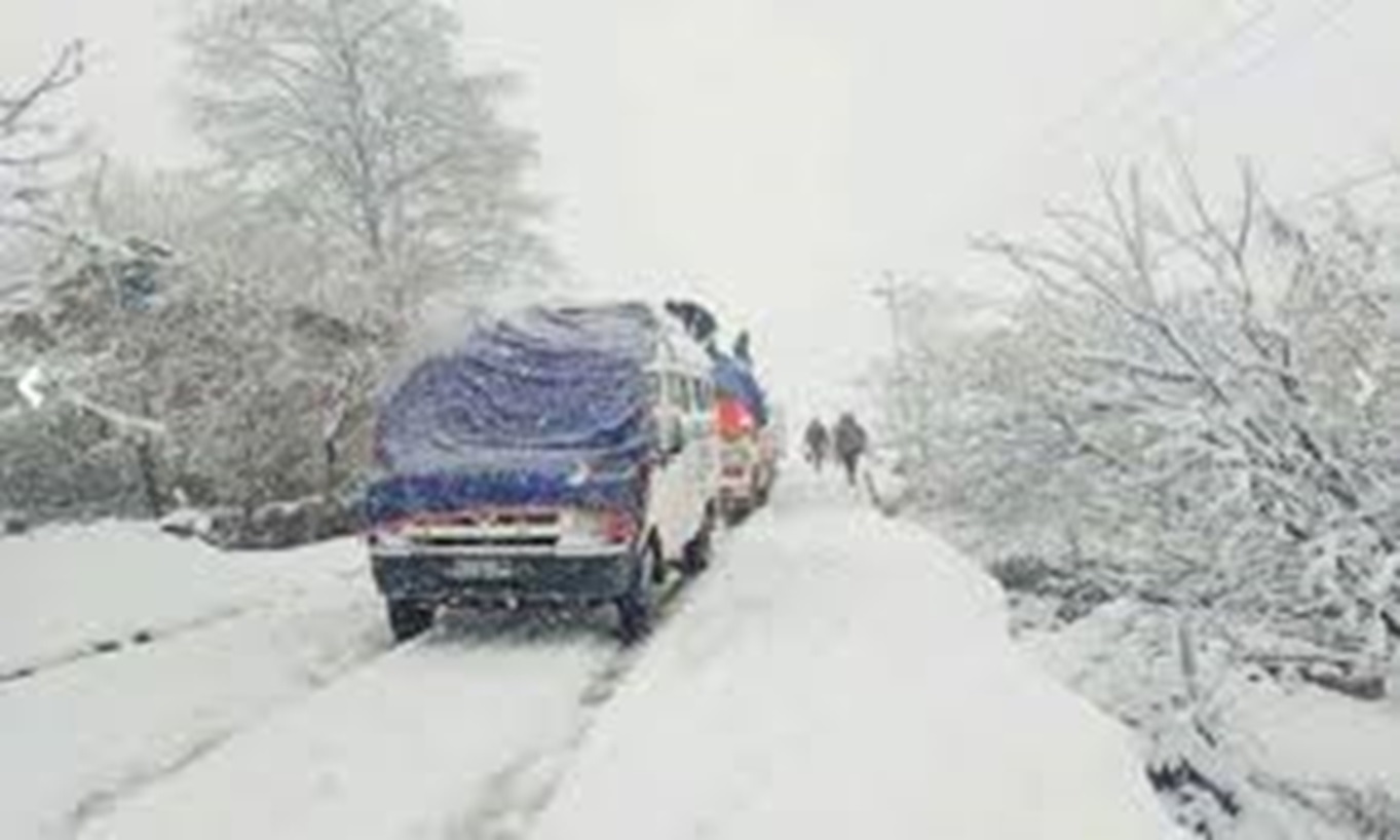 हिमपातले अवरुद्ध भए शरथचन्द र जयपृथ्वी राजमार्ग