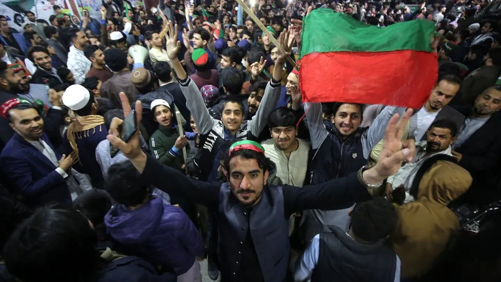 पाकिस्तानमा इमरान खानको पार्टी बहुमत नजिक, सेनासमर्थित सरिफको पार्टीको हार निश्चित