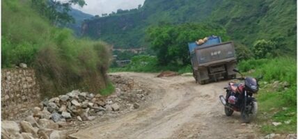 दुई सातादेखि अवरुद्ध कालीगण्डकी करिडोरमा चल्न थाले यातायातका साधन