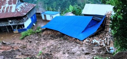 ताप्लेजुङको सिदिङबामा पहिरोले घर पुरिँदा चार जना घाइते, एक गम्भीर