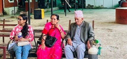 राष्ट्रिय परिचयपत्र बनाउन सास्ति, अक्सिजन सिलिण्डर लिएर आउनु पर्ने बाध्यता