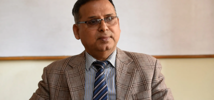 सेनासँग छलफल गरेर जेन-जीले समाधान निकाल्न सक्दैनन्, राष्ट्रपतिसँग गर्नुपर्छ: संविधानविद् अधिकारी