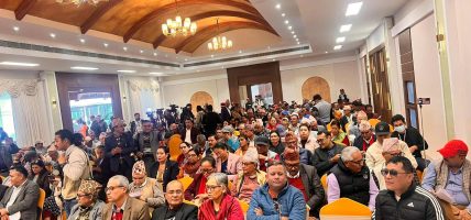 झलनाथ बोलिरहँदा माधव नेपाल पक्षका नेताहरूको होहल्ला झलनाथ बोलिरहँदा माधव नेपाल पक्षका नेताहरूको होहल्ला