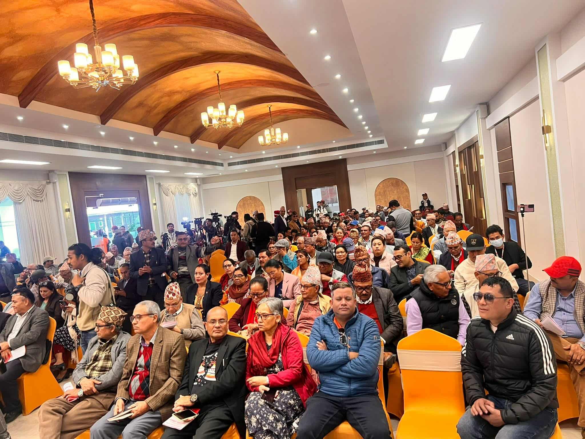 झलनाथ बोलिरहँदा माधव नेपाल पक्षका नेताहरूको होहल्ला झलनाथ बोलिरहँदा माधव नेपाल पक्षका नेताहरूको होहल्ला