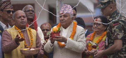 छठ पूजाका लागि राष्ट्रपति पौडेल गौरीघाटमा