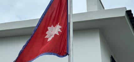 मदेइरामा नेपाली दूतावास लिस्बोनले घुम्ती शिविर संचालन गर्दै