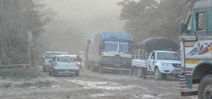 हिलो र  चिप्लोले बुटवल–नारायणगढ सडक अवरुद्ध