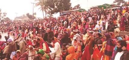 त्रिवेणी धाममा भक्तजनको घुइँचो, नेपाल–भारत तीर्थालुको संगम