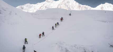 सन् २०२६ को हिमाल आरोहण सम्पन्न, हिमाल आरोहणबाट १ अर्ब २६ करोड राजस्व संकलन