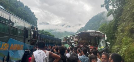 मुग्लिन–नारायणगढ सडकमा भीषण दुर्घटना, दुई बस र ट्रक ठोक्किँदा २६ जना घाइते, केहीबेर ठप्प बन्यो यातायात मुग्लिन–नारायणगढ सडकमा भीषण दुर्घटना, दुई बस र ट्रक ठोक्किँदा २६ जना घाइते, केहीबेर ठप्प बन्यो यातायात