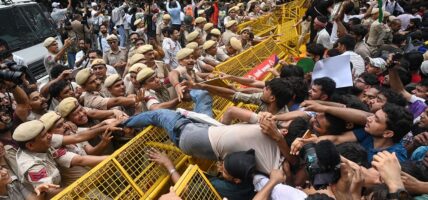 भारतमा विद्यार्थी आन्दोलन चर्कियो, राहुल गान्धीद्वारा मोदीको राजीनामा माग