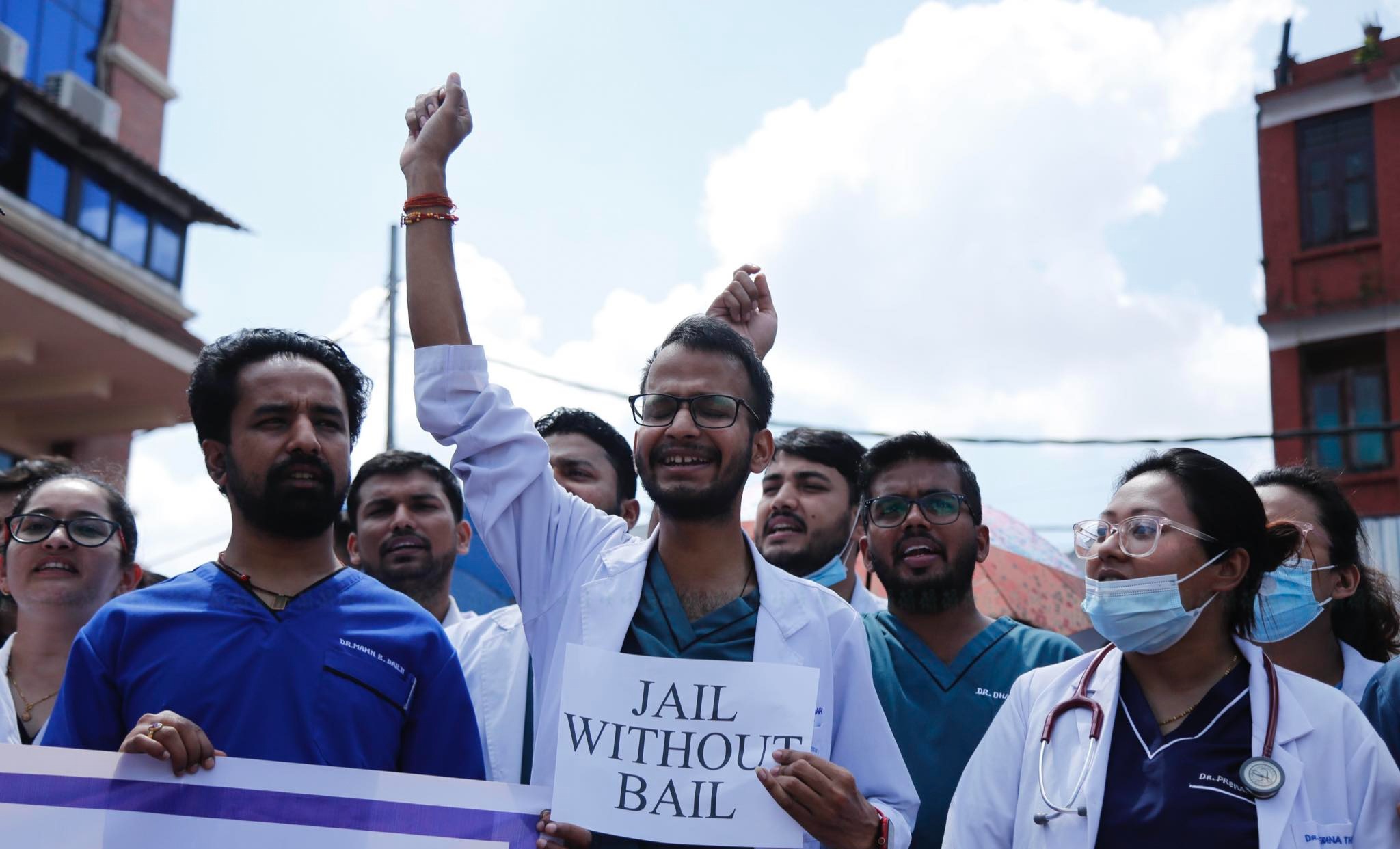 नारायणी अस्पताल घटनाको विरोधमा आज देशभर आकस्मिकबाहेक सबै स्वास्थ्य सेवा बन्द
