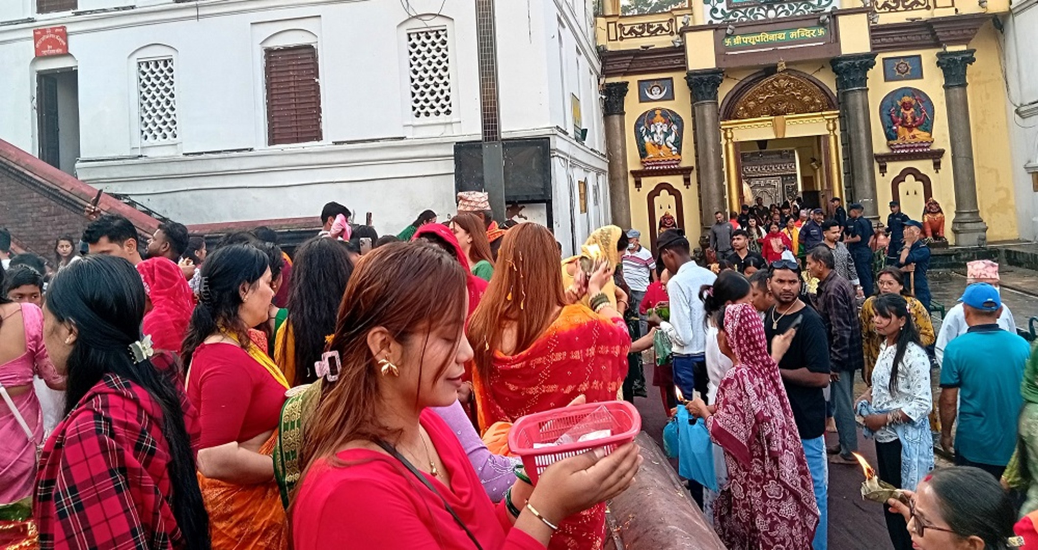 साउनको पहिलो सोमबार, पशुपतिनाथसहित देशभरका शिवालयमा भक्तजनको घुइँचो साउनको पहिलो सोमबार, पशुपतिनाथसहित देशभरका शिवालयमा भक्तजनको घुइँचो