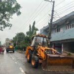 कोशी अस्पतालको सरकारी जग्गा खाली गराउने अभियान: २६ सटरमा डोजर, अस्पताल विस्तारका लागि अतिक्रमण हटाउने प्रक्रिया शुरु