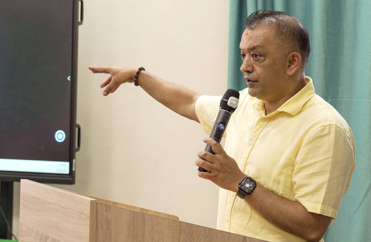 सामाजिक सञ्जालको लोकप्रियतामै रमायो सरकार, नागरिकका समस्या ओझेलमा : सभापति थापा सामाजिक सञ्जालको लोकप्रियतामै रमायो सरकार, नागरिकका समस्या ओझेलमा : सभापति थापा