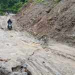 निरन्तर वर्षाले इलामको राजदुवाली सडक अवरुद्ध, वैकल्पिक मार्गसमेत जोखिममा