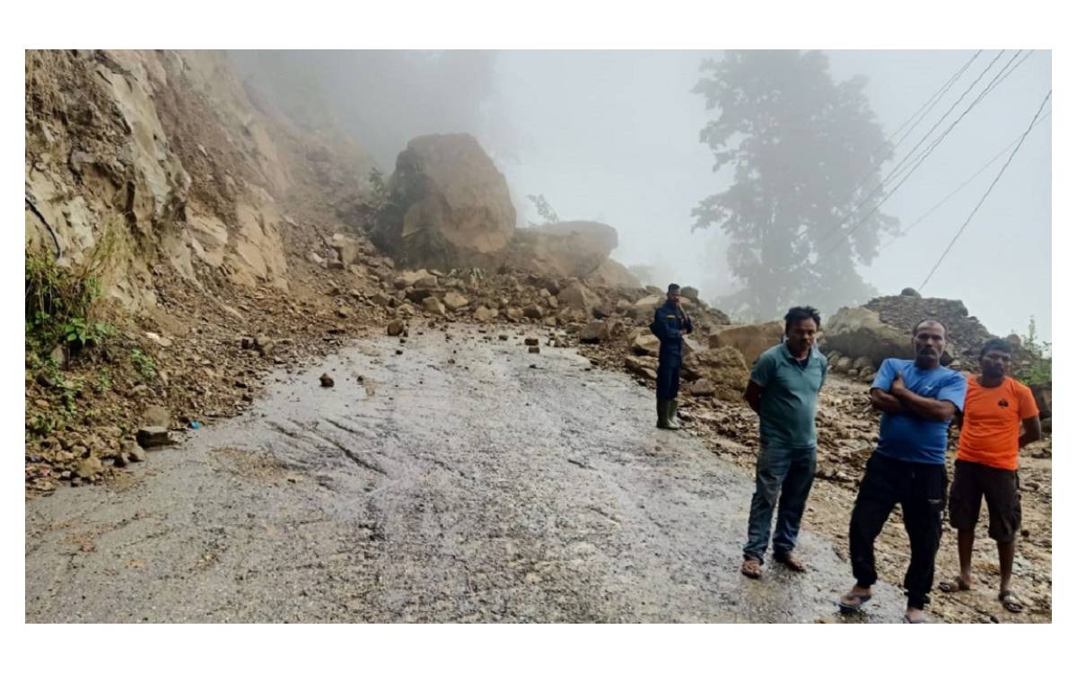 बाढी–पहिरोको असर: बीपी, अरनिकोसहित प्रमुख राजमार्गमा यात्रा प्रभावित बाढी–पहिरोको असर: बीपी, अरनिकोसहित प्रमुख राजमार्गमा यात्रा प्रभावित