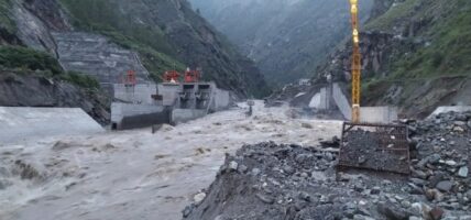 लेदोयुक्त बाढीको खतरा बढेपछि रसुवागढी जलविद्युत् बन्द, रसुवामा उच्च सतर्कता